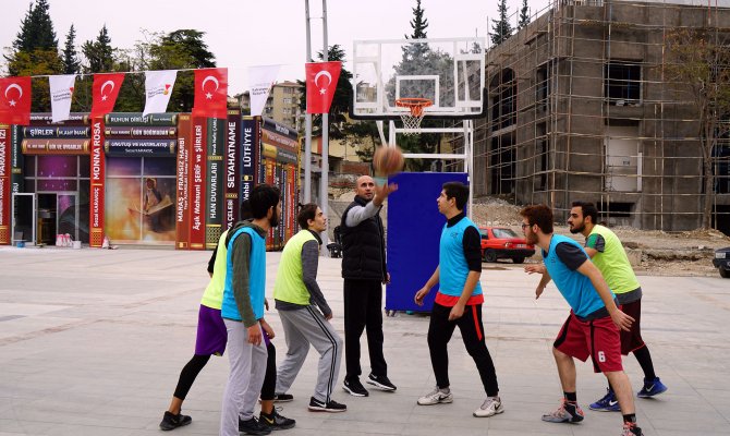 Kahramanmaraş Büyükşehir Belediyesinin Sokak Turnuvası Sona Erdi