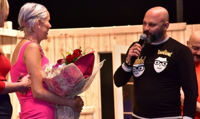 İpek Tanrıyar’a sahnede sürpriz evlilik teklifi