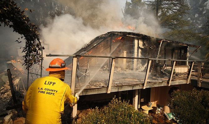 California'daki yangınlarda ölenlerin sayısı 66'ya yükseldi