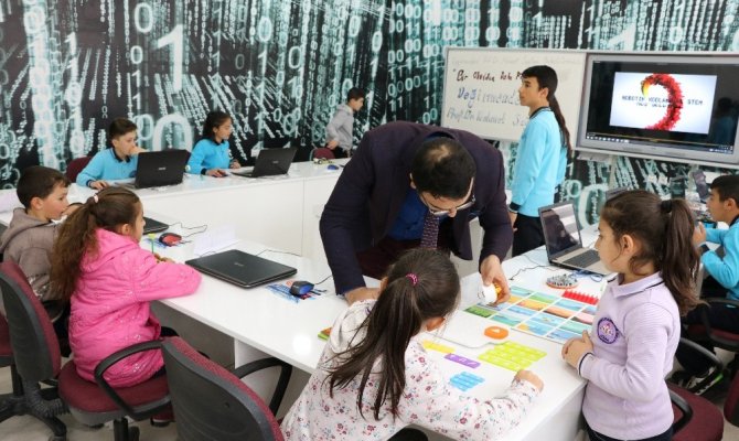 Kahramanmaraş'ta robotik kodlama sınıfı açıldı