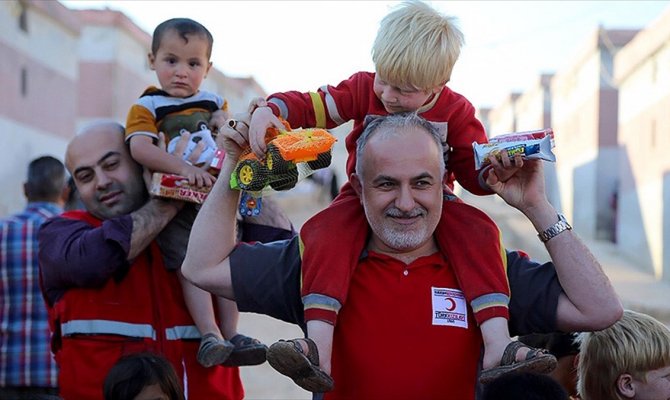Türkiye'deki STK'ların yardımları çocuklara umut oluyor
