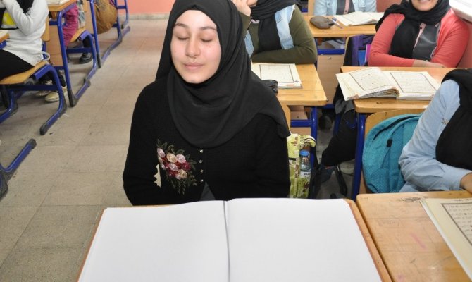 Görme engelli Büşra'dan büyük başarı