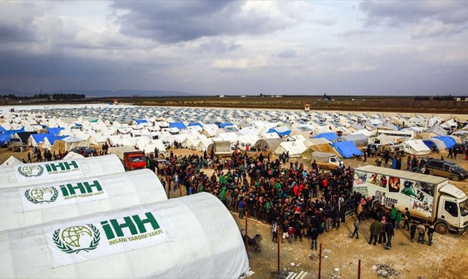 Elbise, bot, battaniye ve gıda tek ihtiyaçları