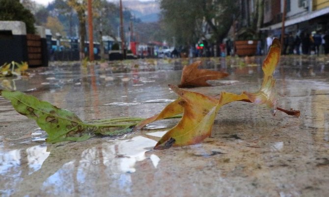 Kahramanmaraş'ta saatlerdir yağan sağanak zor anlar yaşadı
