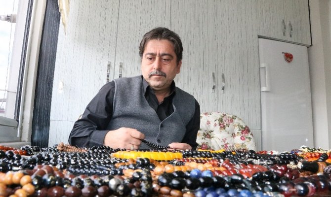 Can öğretmenin tespih koleksiyonu görülmeye değer! Değeri dudak uçuklatıyor