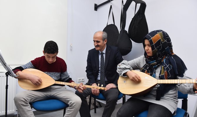 Başkan Okay öğrencilerle hasbihal etti