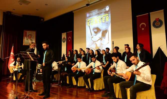 Büyük şairi sevenleri unutmadı, unutturmadı! Türk halk müziği konseri düzenlendi