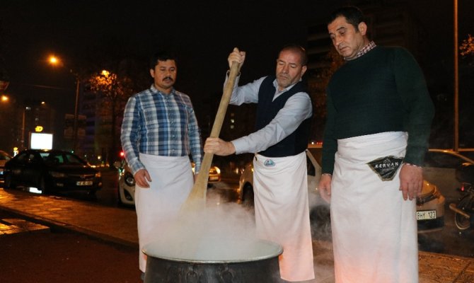 Kahramanmaraş’ta sıcak salep vatandaşın içini ısıttı