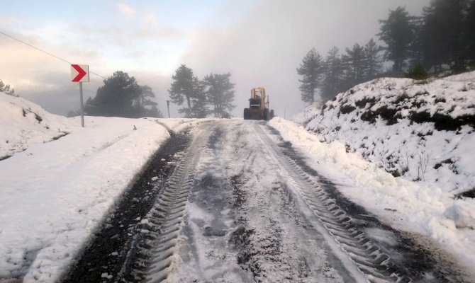 Büyükşehir Belediyesinin karla imtihanı aralıksız sürüyor