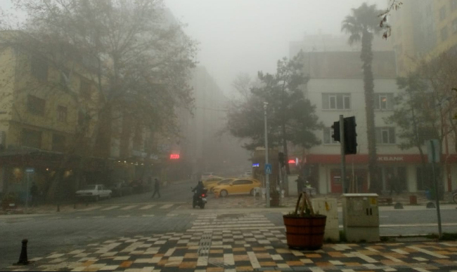 Sis Kahramanmaraş semalarını beyaz örtü gibi kapladı