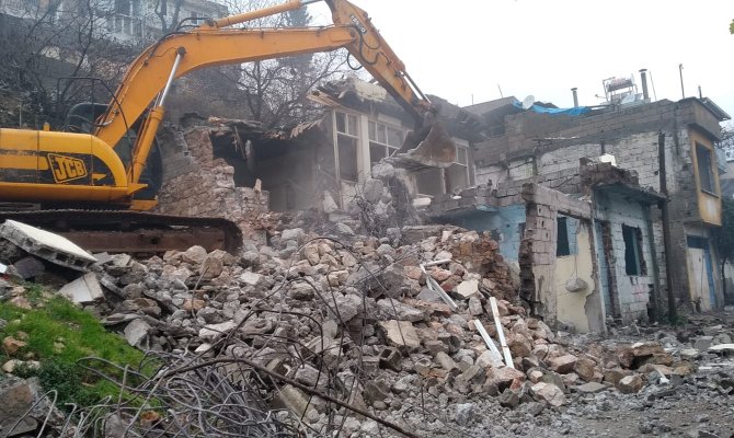 Kentsel dönüşümün simgesi haline gelen tekke yıkılıyor