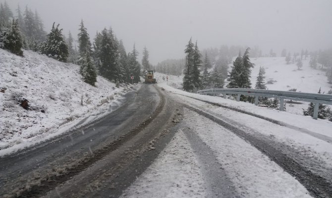 Kahramanmaraş-Kayseri yolunda ulaşım güçlükle yapılıyor