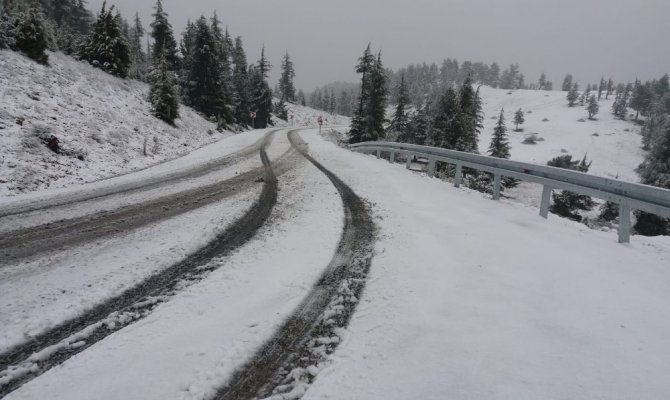 Göksun ilçesinde okullar kar yağışı nedeniyle tatil edildi