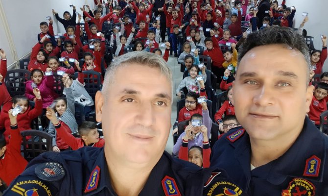 Kahramanmaraş trafiği bu miniklere emanet