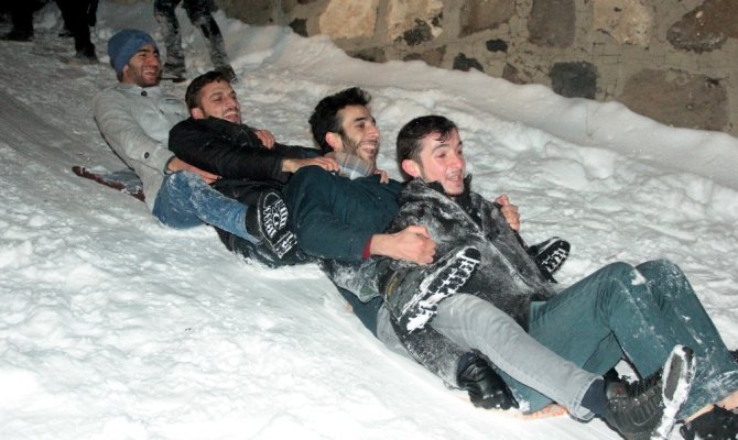 Hem kaydılar hem ıslandılar