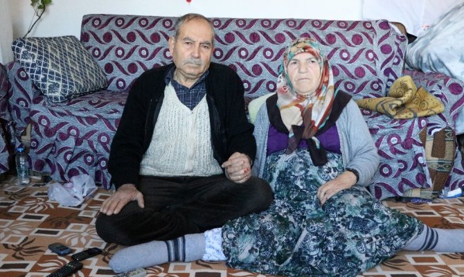 Eşinin bütün ihtiyaçlarını 18 yıldır karşılıyor