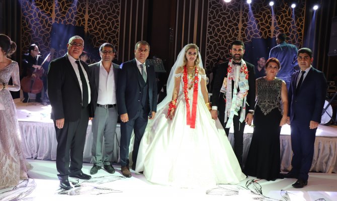 Kahramanmaraşlıların düğününde sahne aldı