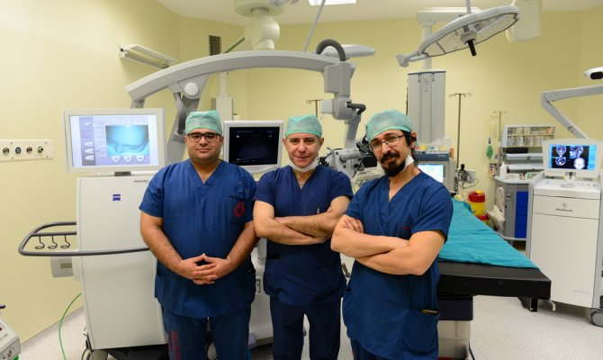 Son Teknoloji Beyin Cerrahi Mikroskobu Tanıtıldı