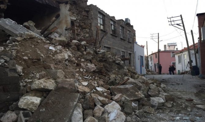 Depremin bilançosu gün ağarınca gözler önüne serildi