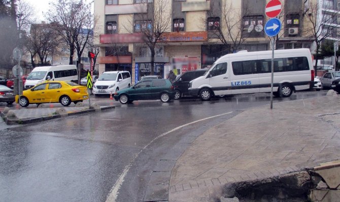 Taksiye binen 3 müşterisi tarafından darp edilerek öldürüldü