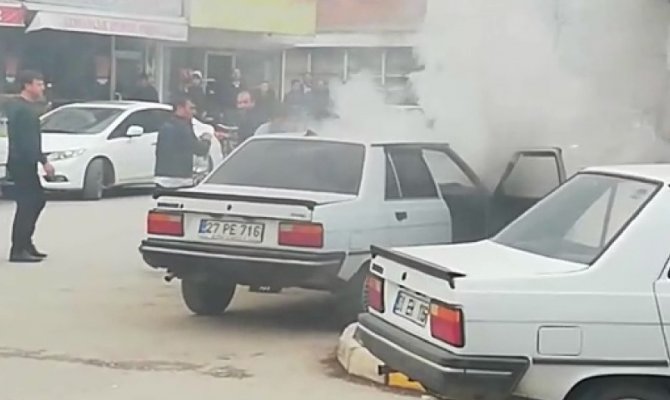 Erken müdahale sayesinde aracını yanmaktan kurtardı