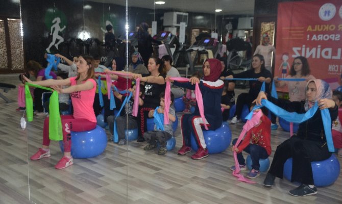 Çocuklar okula anneler spora