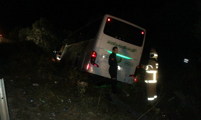 Yolcu otobüsü ile kamyon çarpıştı: Ölü ve yaralılar var