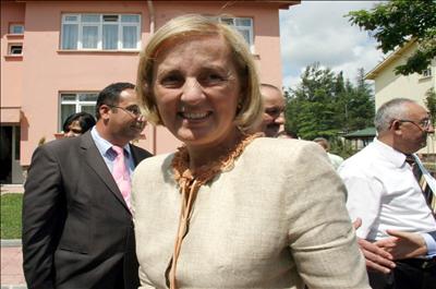 Kavaf, yaşlıları ziyaret etti