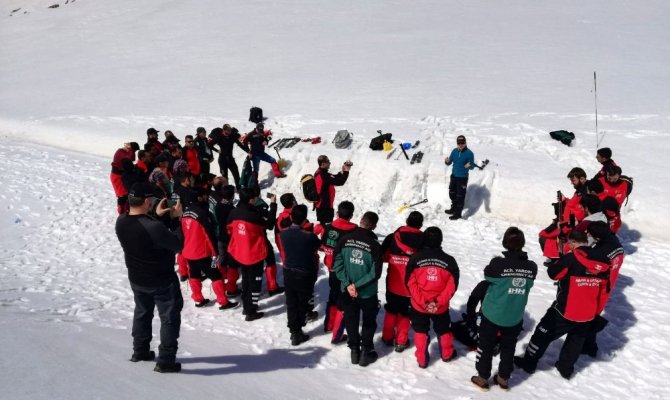 Kahramanmaraş’ta nefes kesen çığ tatbikatı yapıldı