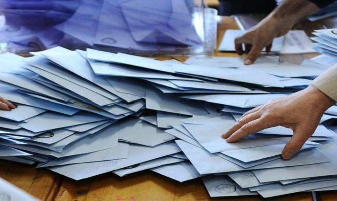 Hangi iller saat kaçta oy kullanacak