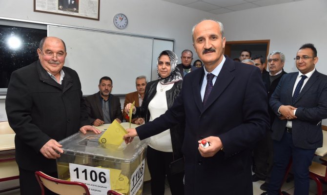 Başkan Okay Oyunu Kullandı