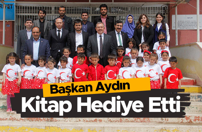 Başkan Aydın Okuma Bayramında Kitap Hediye Etti