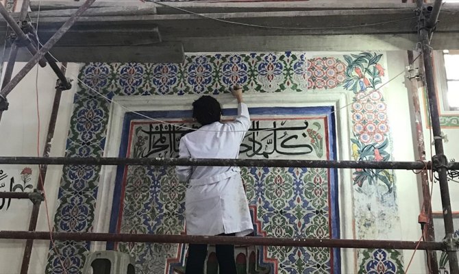 Balkan camilerinin solan çiçeğine Vakıflar renk veriyor