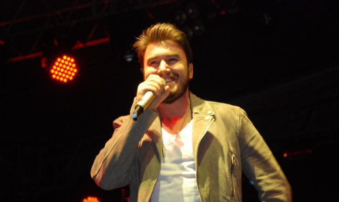 Mustafa Ceceli konseriyle mezuniyeti kutladılar