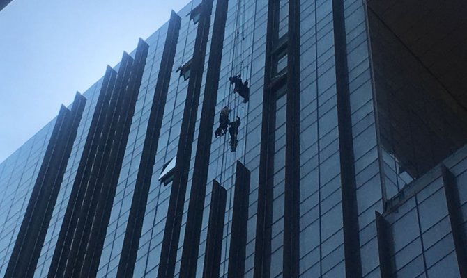 Kadıköy’de rezidansın 16. katında korku dolu anlar