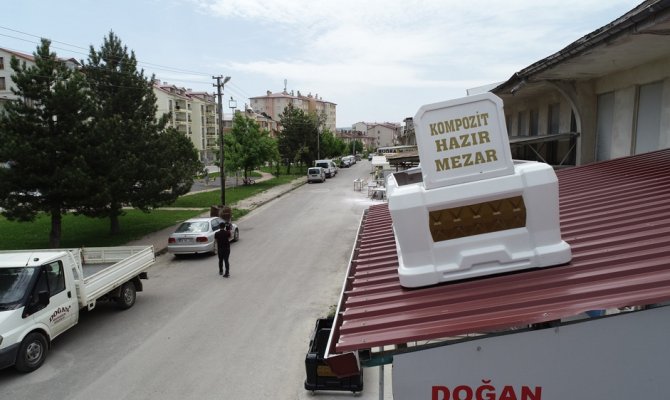 Bu dükkan tabelası görenleri şaşkına çeviriyor