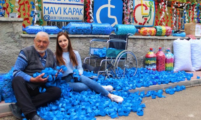 Dede-torun mavi kapaklarla 210 kişiye umut oldu