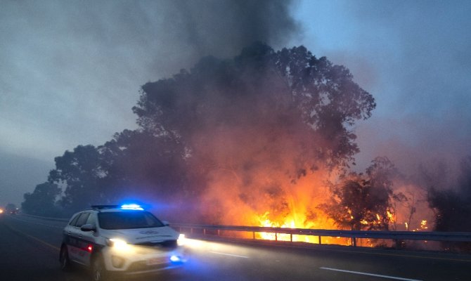 İsrail yanıyor: Yüzlerce kişi tahliye edildi