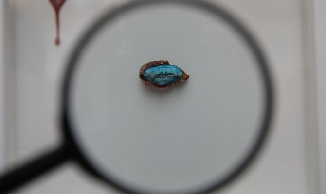 'İncir çekirdeğini dolduran adam' hünerlerini sergiledi