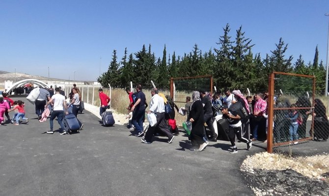 Bayram öncesinde 11 bin Suriyeli ülkesine geçti