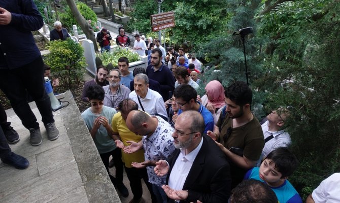 Necip Fazıl Kısakürek, kabri başında anıldı