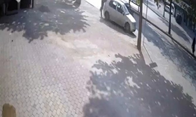 Drift yaparken kaldırımdaki adamı ezdi