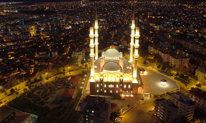 Kahramanmaraş'ta camiler dolup taştı