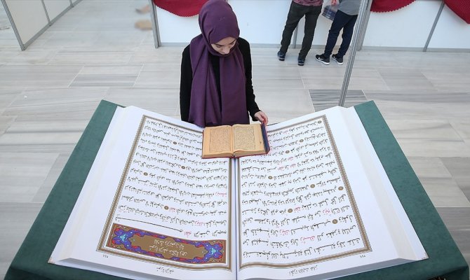 70 kilogram ağırlığındaki 'Kur'an-ı Kerim' yoğun ilgi gördü