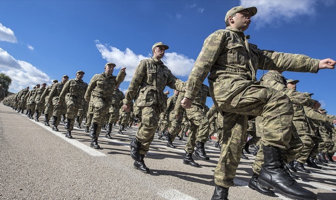 Askerlik süresini 6 aya indiren teklif TBMM'de kabul edildi