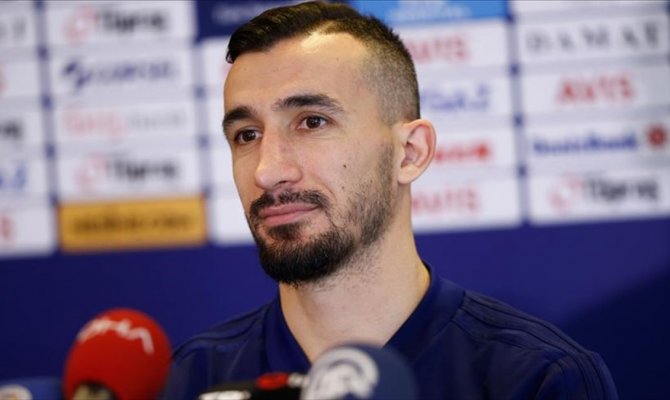 Fenerbahçe tecrübeli futbolcu ile yollarını ayırdı