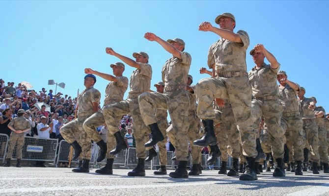 Yeni askerlik sistemi teklifi yasalaştı