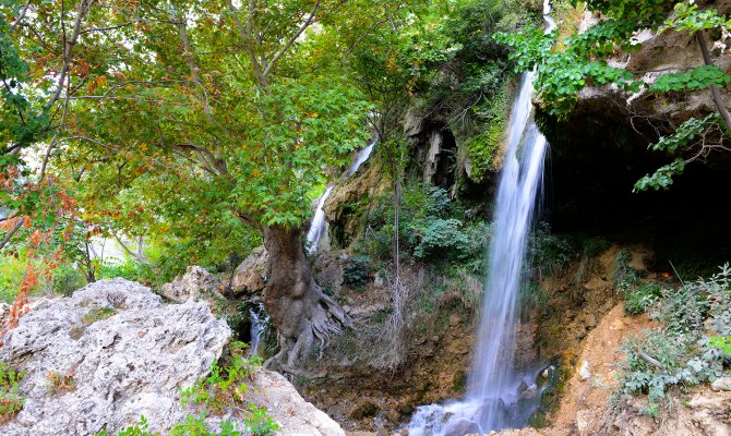 Savruk Şelaleleri Ziyaretçilerini Büyülüyor