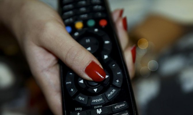 Televizyon karşısında oturmak, oturarak çalışmaktan riskli