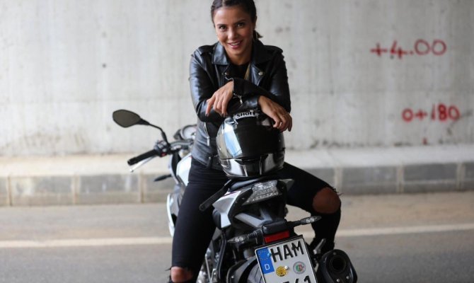 Survivor Sabriye’nin motosiklet tutkusu ! Binlerce beğeni aldı